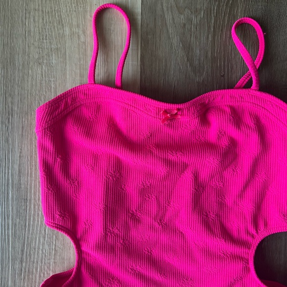 Abercrombie Kids One Piece Swimsuit Cut outs Hot Pink Ribbed Floral size 11/12 - Picture 5 of 9